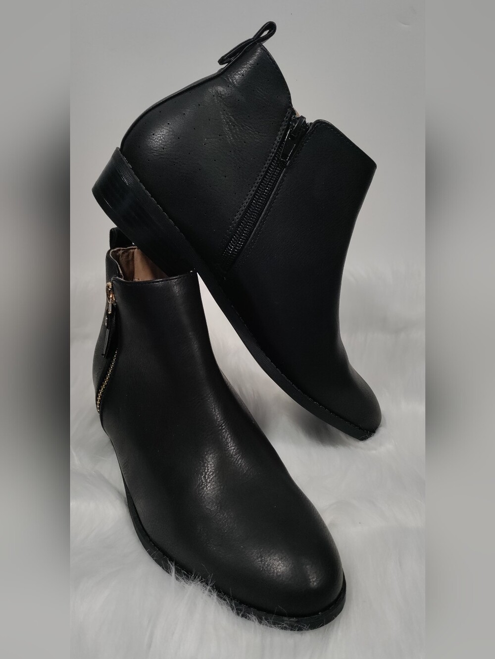 Journee Collection Ellis Black Inside Zip Stacked Heel Ankle Booties Size 7